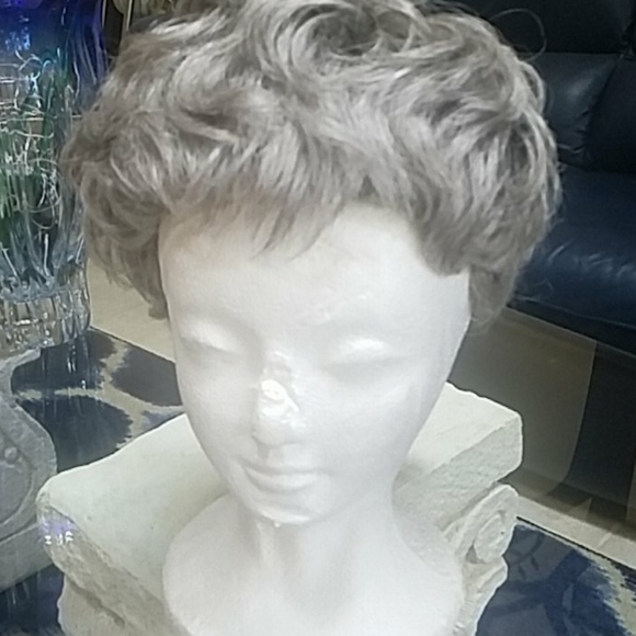 dark grey wig - Picture 1 of 2